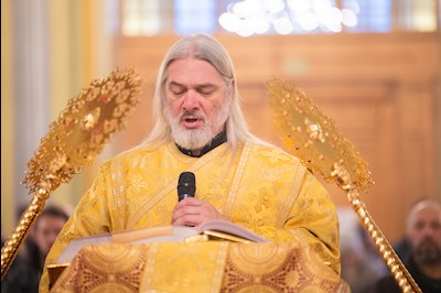 Митрополит Игнатий совершил Божественную литургию и молебен на новый год в Покровском соборе г. Саратова