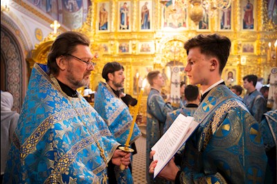 Митрополит Игнатий совершил вечернее богослужение с чтением акафиста Пресвятой Богородице в Свято-Троицком кафедральном соборе г. Саратова