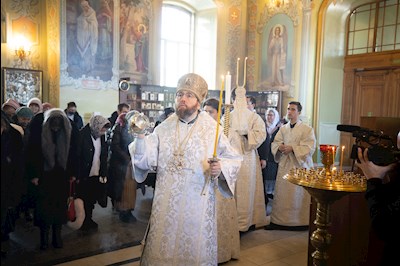 В Покровском соборе прошла торжественная встреча саратовских святителей
