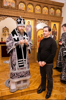 Митрополит Игнатий совершил ночную Литургию Преждеосвященных Даров в крестовом храме священномученика Гермогена, епископа Тобольского (Саратовского и Царицынского)