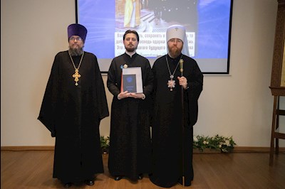 Митрополит Игнатий вручил дипломы выпускникам СПДС