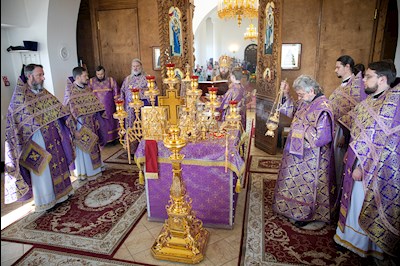 Митрополит Игнатий совершил Божественную литургию в храме Новомучеников и исповедников Саратовских г. Саратова