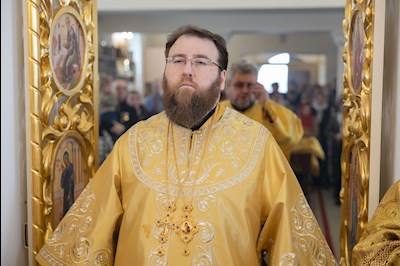 Митрополит Игнатий совершил Божественную литургию в Трехсвятительском храме г. Саратова