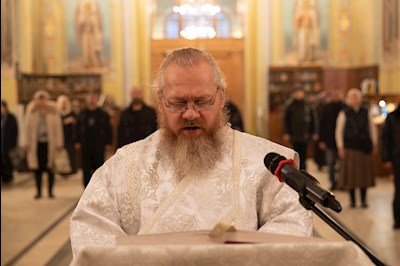 Митрополит Игнатий совершил Великую вечерню в соединении с Литургией святителя Василия Великого и чин Великого освящения воды в Покровском соборе г. Саратова
