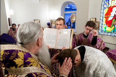 Всенощное бдение на Архиерейском подворье – в храме в честь иконы Божией Матери «Утоли моя печали» г. Саратова