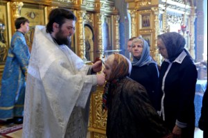 Божественная литургия в Свято-Троицком соборе Саратова
