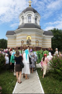 Божественная литургия в храме во имя святителя Луки (Войно-Ясенецкого) города Саратова