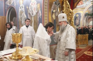 Митрополит Лонгин совершил Рождественское ночное богослужение