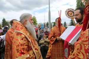 Божественная литургия в храме в честь Покрова Пресвятой Богородицы р.п. Новые Бурасы