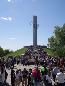 Митрополит Лонгин принял участие в торжественных мероприятиях в парке Победы на Соколовой горе