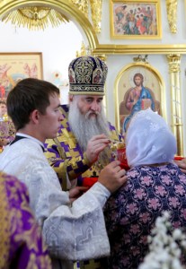 Божественная литургия в храме во имя святителей Василия Великого, Григория Богослова, Иоанна Златоуста г. Саратова