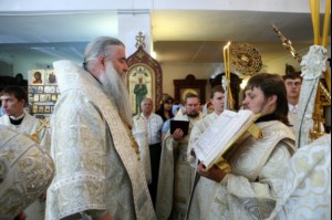 Божественная литургия в храме во имя святителя Тихона, епископа Воронежского, Задонского чудотворца г.Саратова