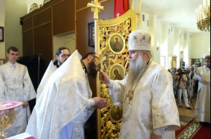 Божественная литургия и панихида на Архиерейском подворье – храме во имя преподобного Серафима Саровского г.Саратова