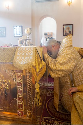 Божественная литургия в храме святых Царственных страстотерпцев п. Дубки Саратовского района