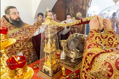 Божественная литургия в храме во имя святых бессребреников и чудотворцев Космы и Дамиана г. Саратова