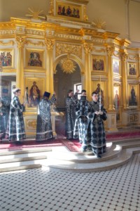 Литургия Преждеосвященных Даров на Архиерейском подворье — в храме святого апостола и евангелиста Иоанна Богослова