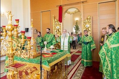 Божественная литургия в соединении с вечерней в Свято-Троицком кафедральном соборе г. Вольска