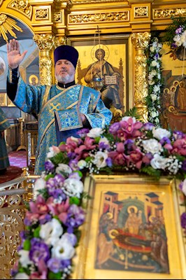 Божественная литургия в Свято-Троицком кафедральном соборе г. Саратова