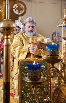 Митрополит Игнатий совершил Божественную литургию в храме Казанской иконы Божией Матери г. Саратова