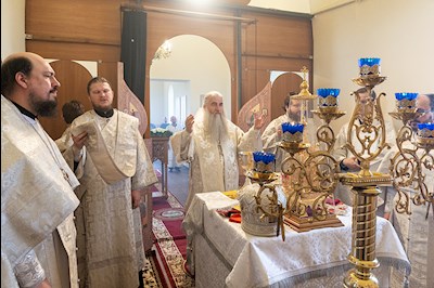 Божественная литургия в храме во имя святого праведного Лазаря Четверодневного на Новоелшанском кладбище г. Саратова