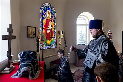 Литургия Преждеосвященных Даров на Архиерейском подворье — в храме в честь иконы Божией Матери «Утоли моя печали» г. Саратова