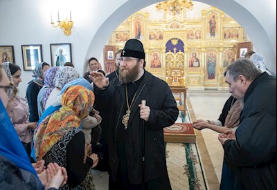Митрополит Игнатий совершил Божественную литургию в храме святителя Иоанна Златоуста в п. Зональный г. Саратова