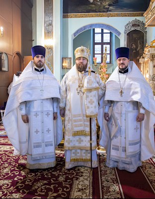 Митрополит Игнатий совершил Божественную литургию в Свято-Духовском соборе г. Саратова