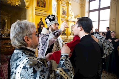 Митрополит Игнатий совершил Литургию Преждеосвященных Даров в храме святого апостола и евангелиста Иоанна Богослова при СПДС