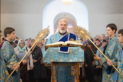 Митрополит Игнатий совершил Божественную литургию в Покровском храме г. Петровска