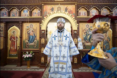 Митрополит Игнатий совершил Божественную литургию во Введенском храме Саратова