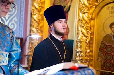 Митрополит Игнатий совершил вечернее богослужение с чтением акафиста Пресвятой Богородице в Свято-Троицком кафедральном соборе г. Саратова