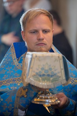 Митрополит Игнатий совершил Божественную литургию в Свято-Троицком кафедральном соборе Саратова