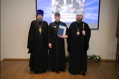 Митрополит Игнатий вручил дипломы выпускникам СПДС