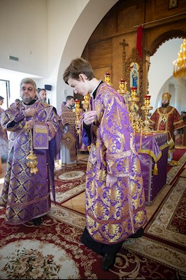 Митрополит Игнатий совершил Божественную литургию в храме Новомучеников и исповедников Саратовских г. Саратова