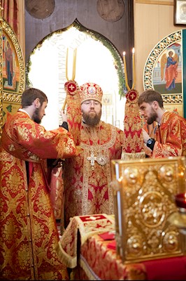 Митрополит Игнатий совершил Божественную литургию в храме святых мучениц Веры, Надежды, Любови и матери их Софии поселка Светлый