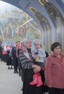 Крещальная литургия в Свято-Троицком соборе Саратова
