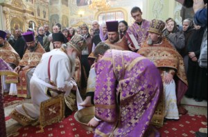 Митрополит Лонгин совершил Чин умовения ног