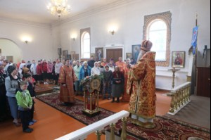 Божественная литургия в храме в честь Покрова Пресвятой Богородицы р.п. Новые Бурасы