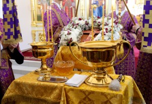 Божественная литургия в храме во имя святителей Василия Великого, Григория Богослова, Иоанна Златоуста г. Саратова