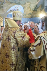Епископ Пахомий совершил Божественную литургию в Свято-Троицком кафедральном соборе Саратова