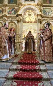 Вечерня в соединении с Литургией Василия Великого и Чин умовения ног в храме в честь Покрова Пресвятой Богородицы г.Саратова