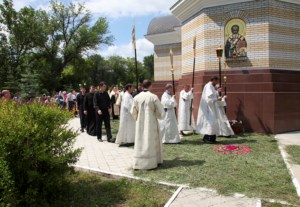 Божественная литургия в саратовском храме святителя Луки Исповедника, архиепископа Симферопольского