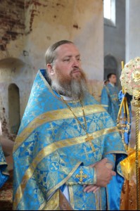 Божественная литургия в храме в честь Покрова Пресвятой Богородицы села Сокур Татищевского района