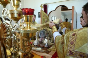Божественная литургия в храме святых первоверховных апостолов Петра и Павла г. Красноармейска
