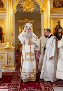 Божественная литургия на Архиерейском подворье — храме во имя святого апостола и евангелиста Иоанна Богослова при СПДС