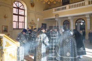 Литургия Преждеосвященных Даров на Архиерейском подворье — в храме святого апостола и евангелиста Иоанна Богослова