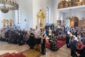 Литургия Преждеосвященных Даров, малое повечерие и утреня Великого Четвертка на Архиерейском подворье — в храме во имя святых равноапостольных Мефодия и Кирилла при СГУ