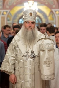 Митрополит Лонгин совершил пасхальное богослужение