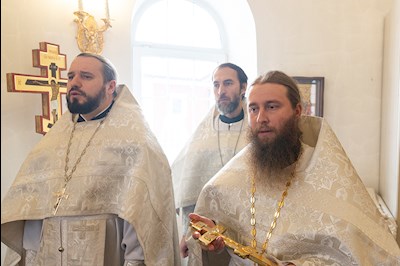 Божественная литургия в храме святых Царственных страстотерпцев г. Саратова