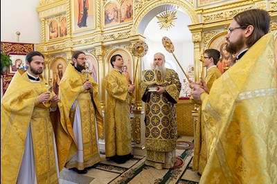 Божественная литургия в храме в честь святителя Иоанна Златоуста в п. Зональный г. Саратова